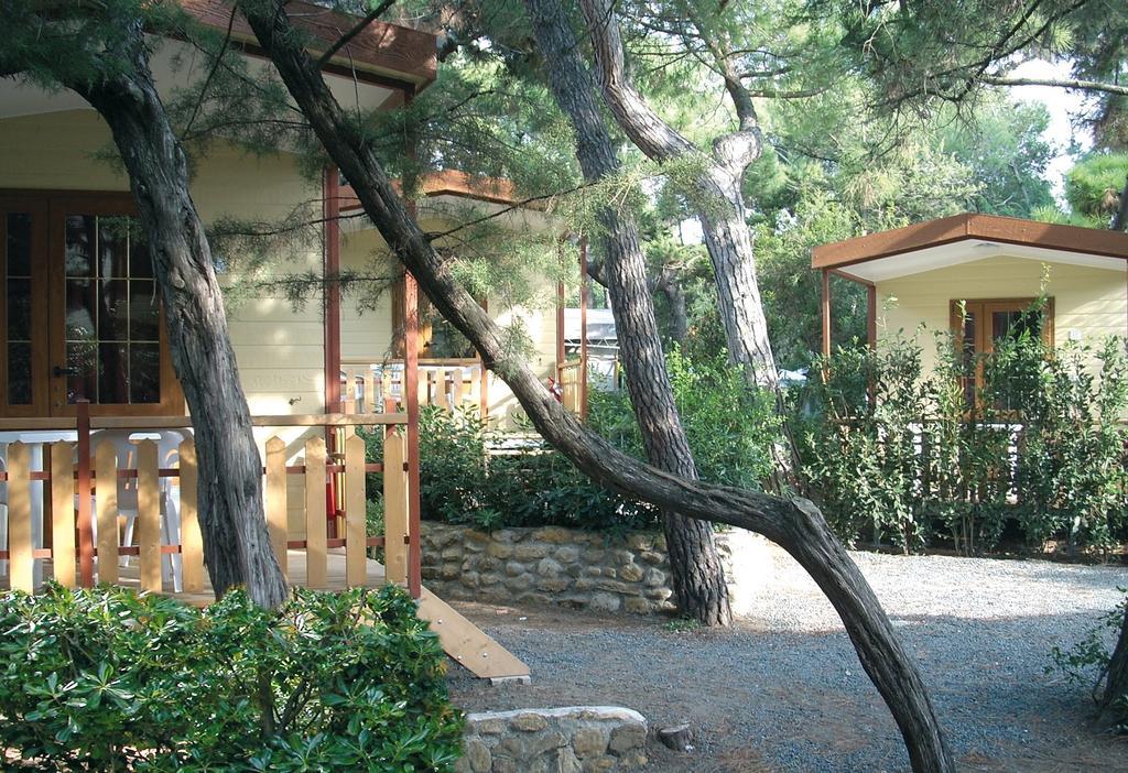 Le Esperidi Camping Ecoresort Марина ди Бибона Стая снимка