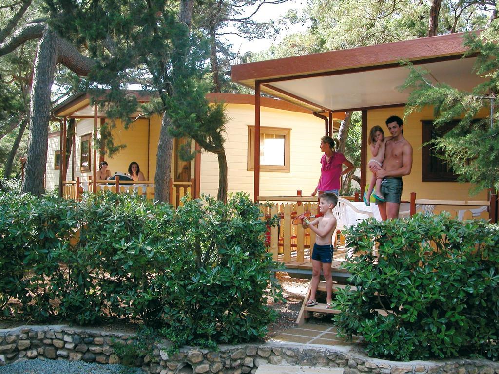 Le Esperidi Camping Ecoresort Марина ди Бибона Екстериор снимка